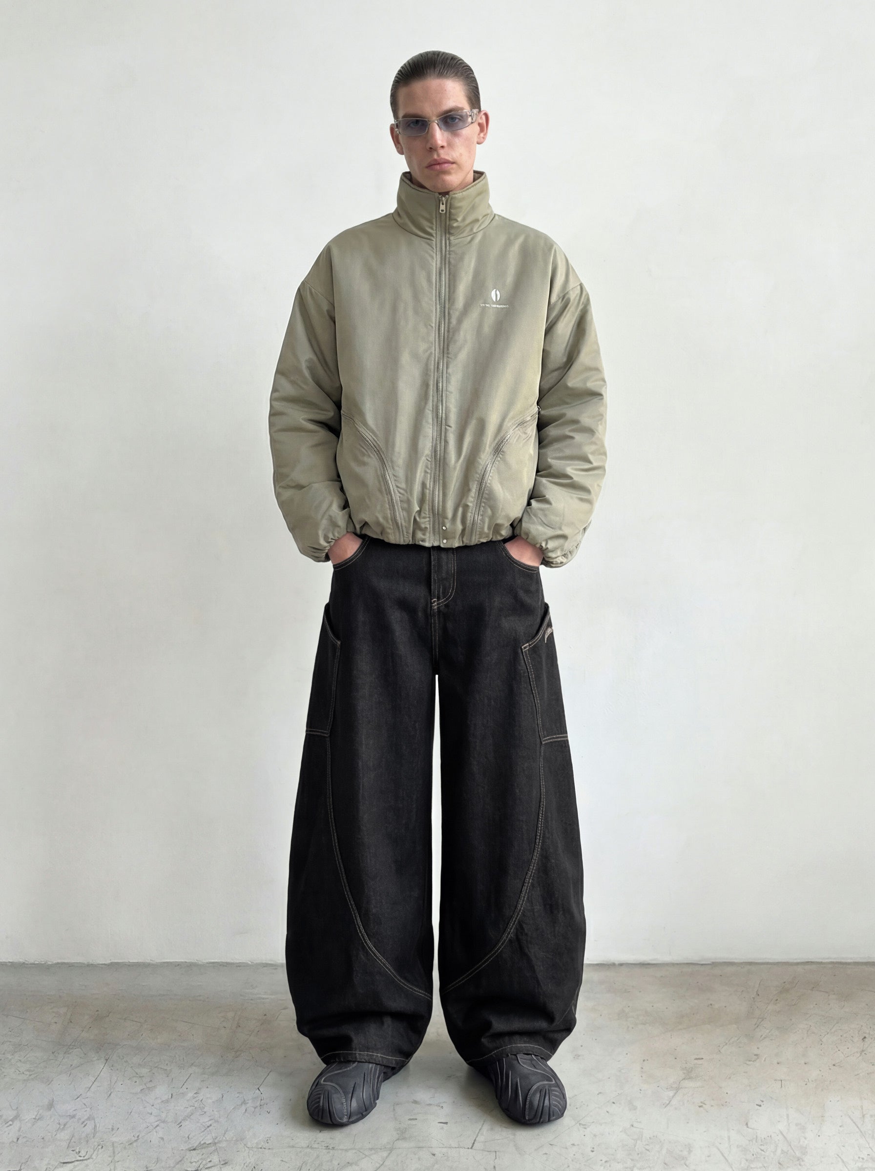 arc seam barrel jean