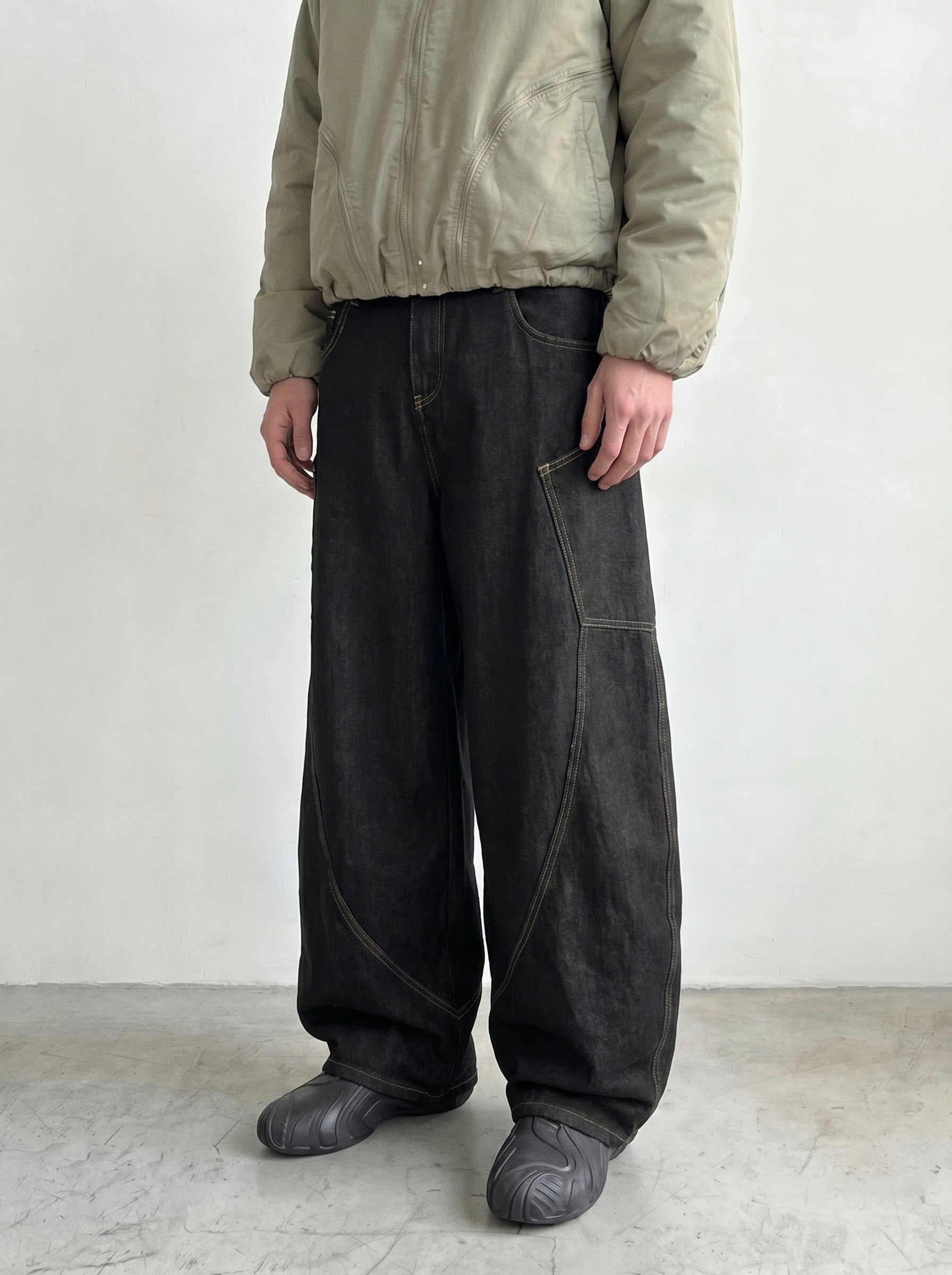 arc seam barrel jean