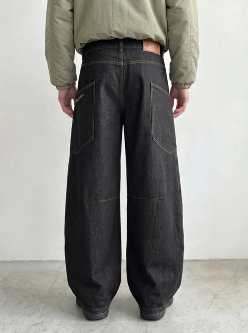 arc seam barrel jean