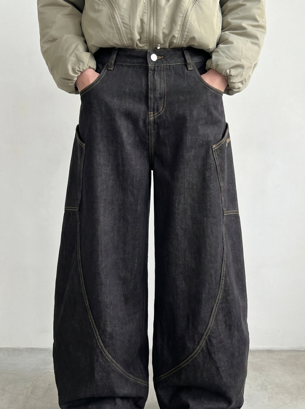 arc seam barrel jean