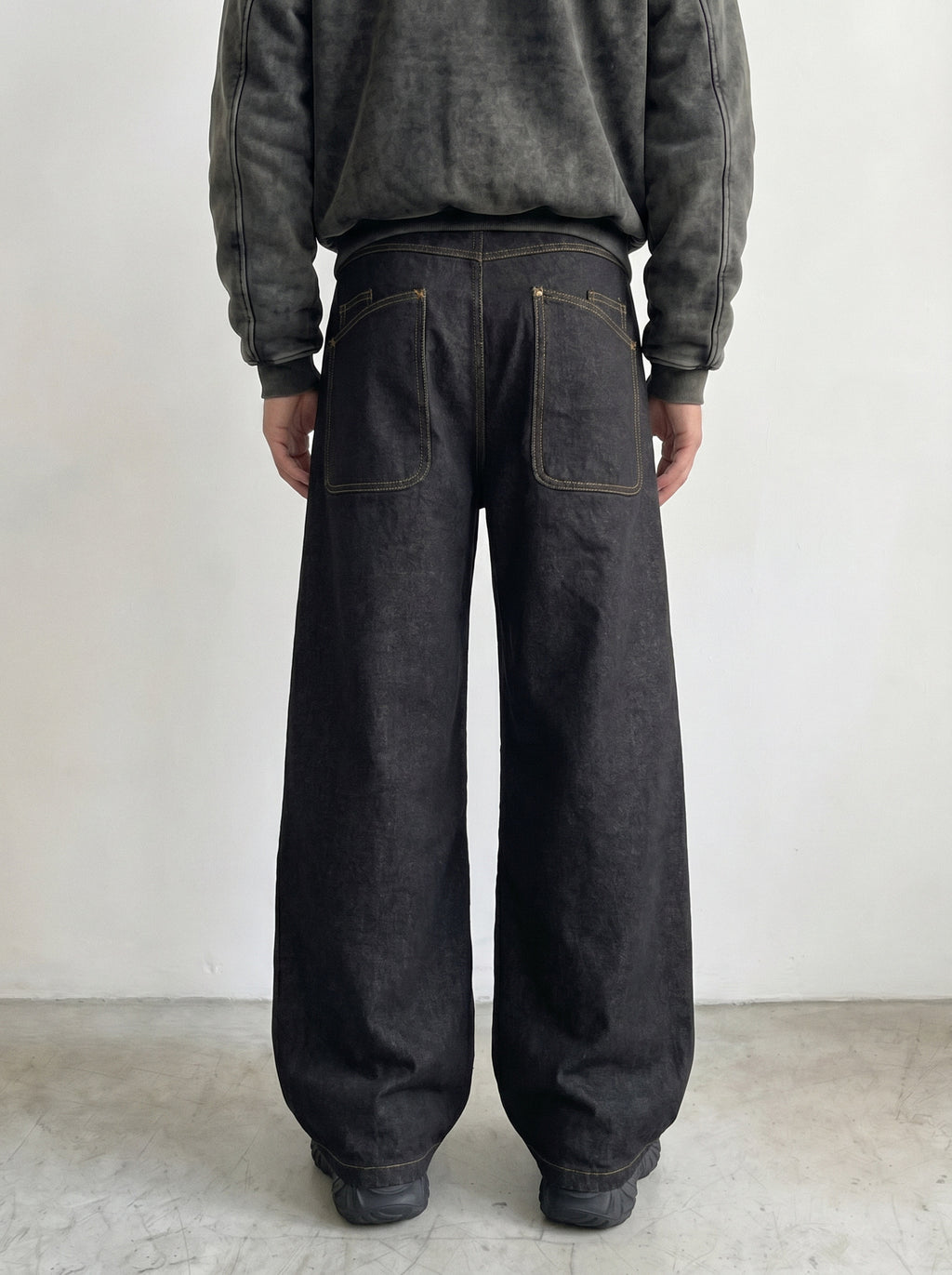 5-button fly curve stitch jean
