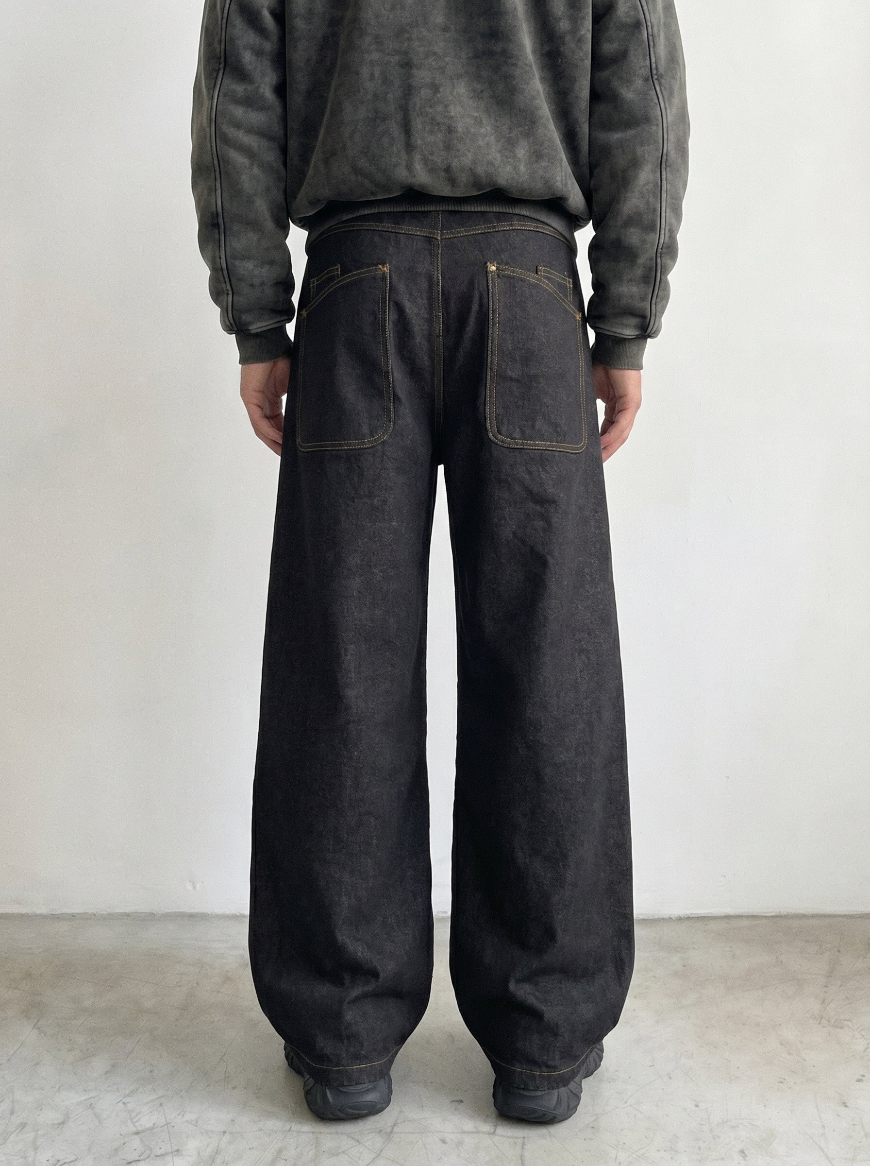5-button fly curve stitch jean