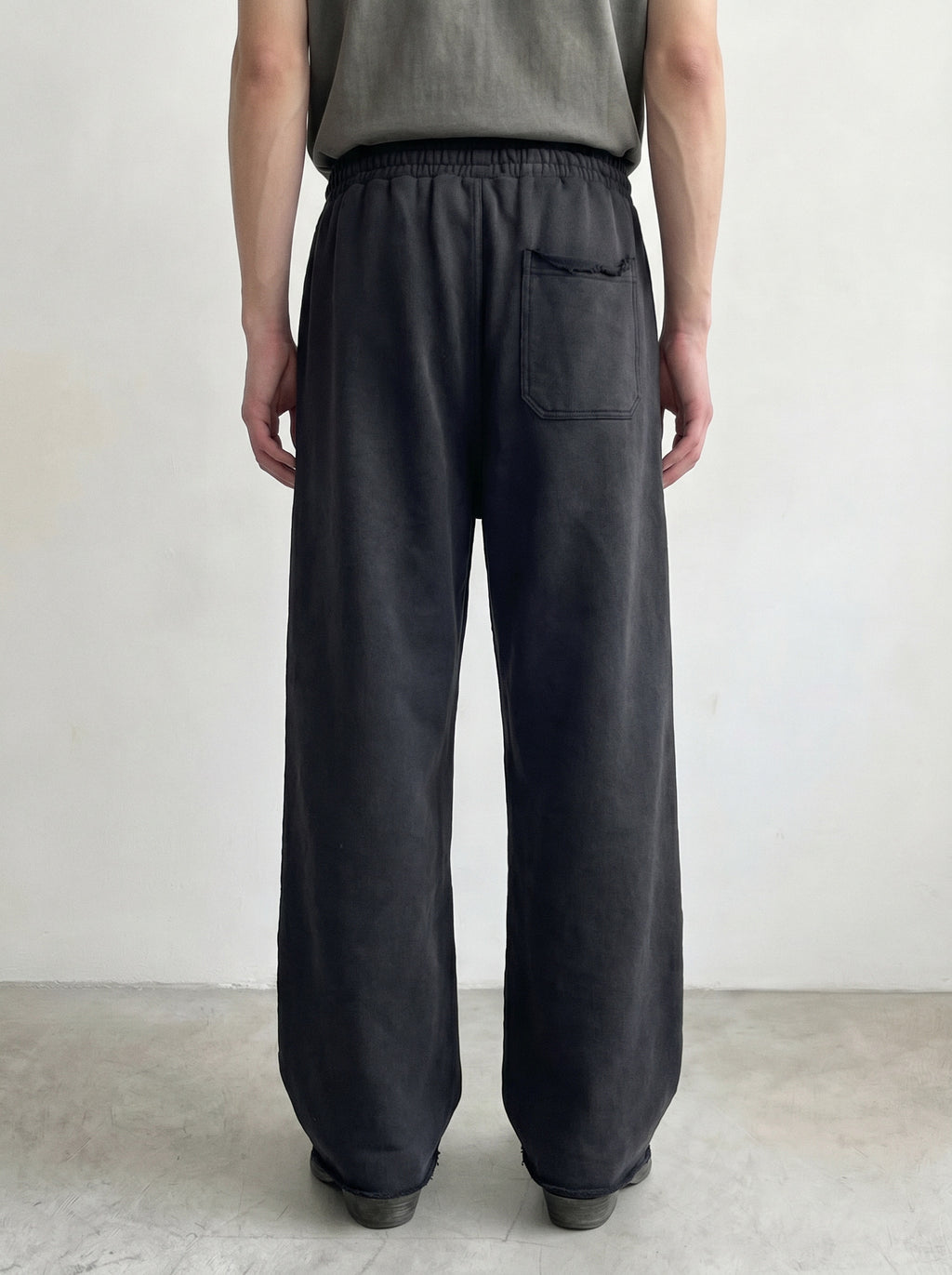 Raw Edge Cargo Panel Wide-Leg Sweatpant