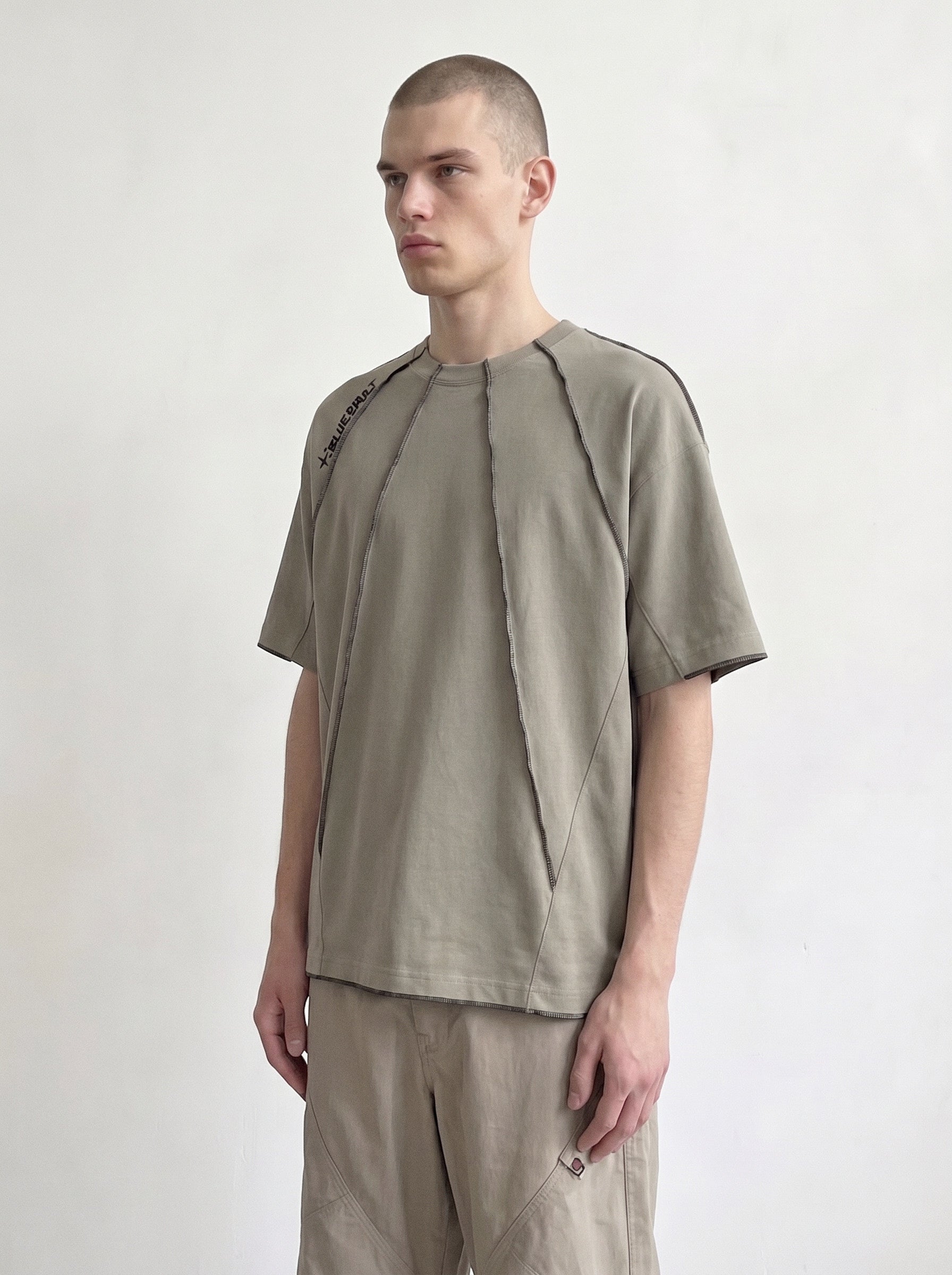 seam panel tee